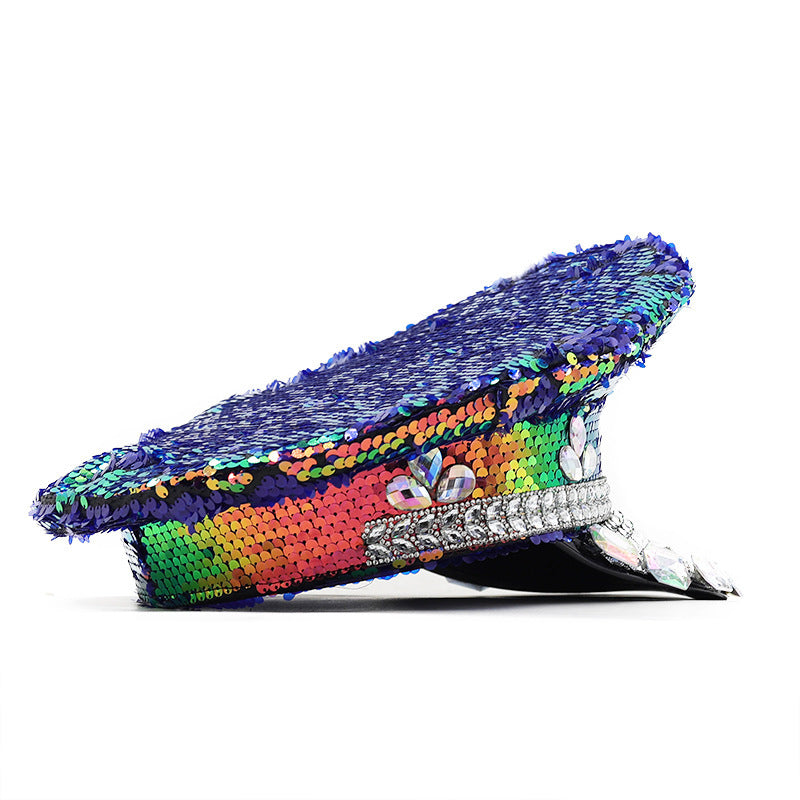 Chapeau bleu marine à paillettes et dessus plat