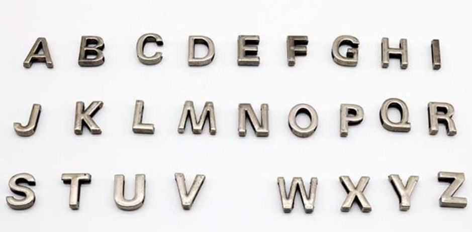 Pulsera de cuero con letras