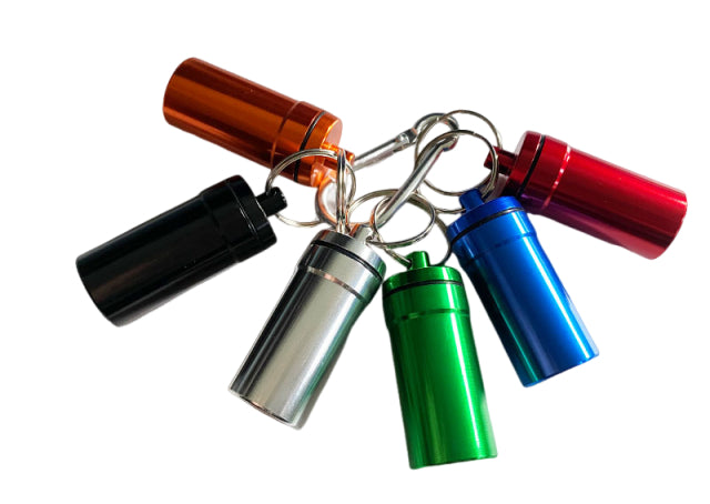 Bouchons d'oreilles dans une boîte en métal avec porte-clés