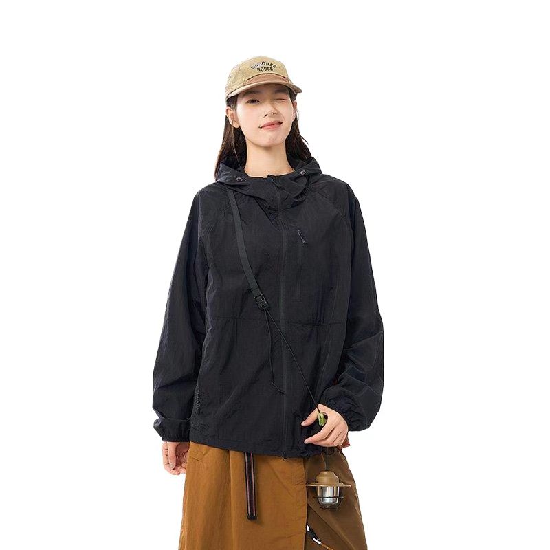 Chaqueta de nailon con capucha y protección solar para exteriores