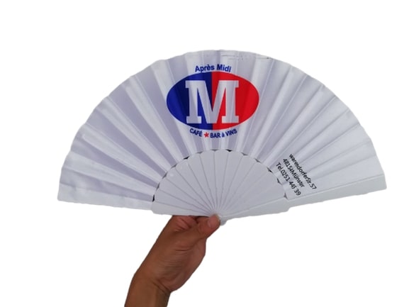 Éventail pliable en plastique et polyester 
