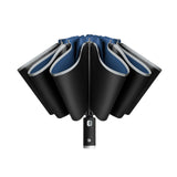Parapluie à inversion automatique avec poignée de lampe torche LED et bord réfléchissant 