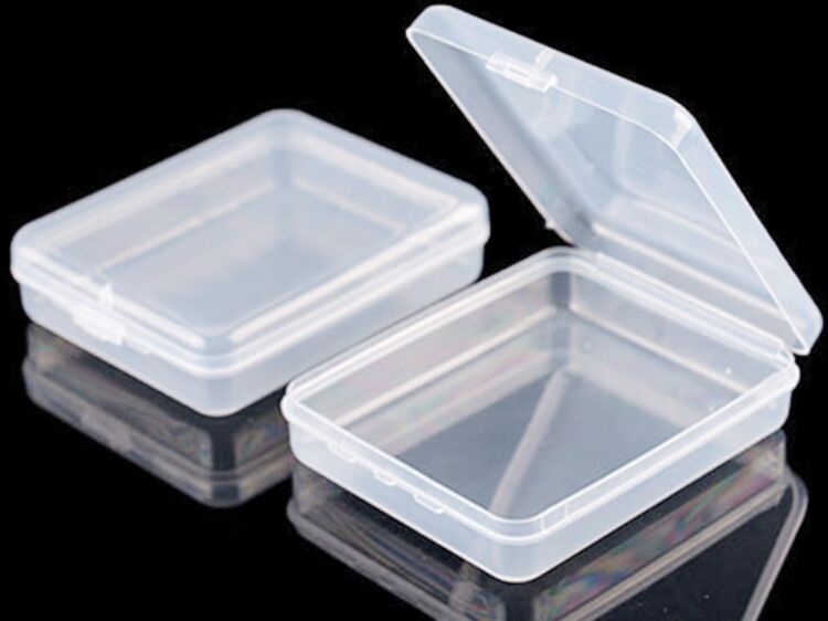 Estuche de plástico para mascarillas 