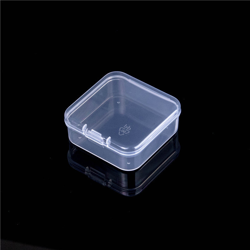Pequeño recipiente de plástico transparente con tapa 
