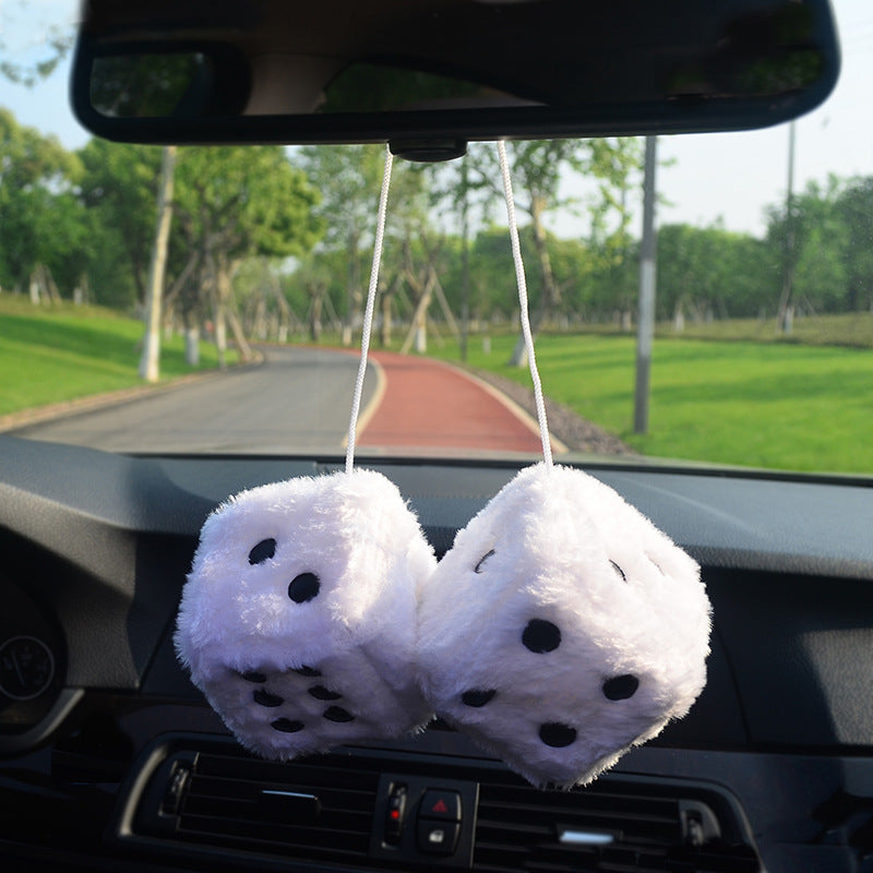 Dados peludos colgantes para coche 
