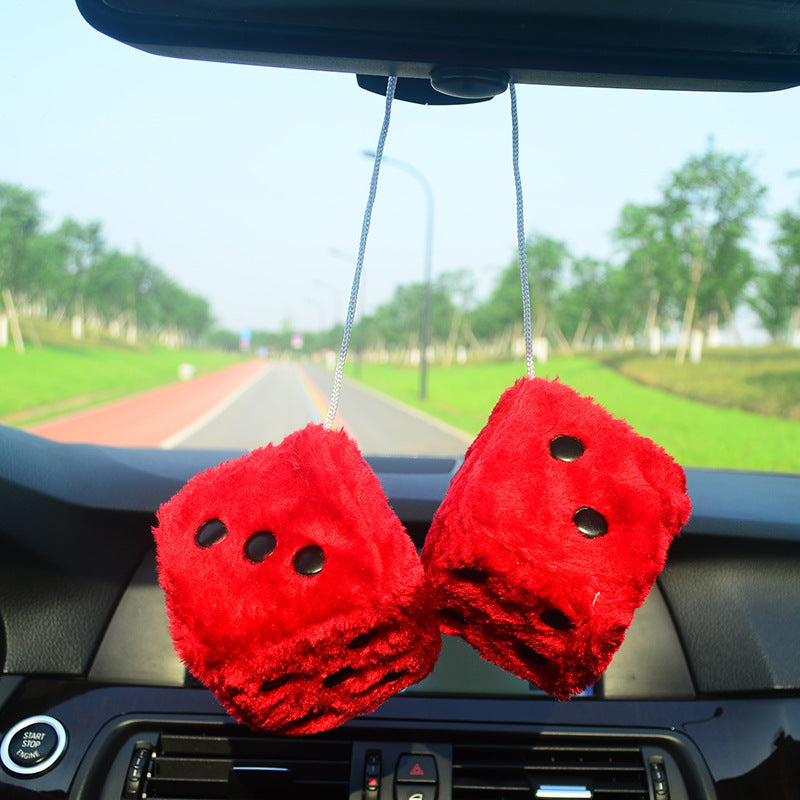 Dados peludos colgantes para coche 