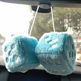 Dados peludos colgantes para coche 