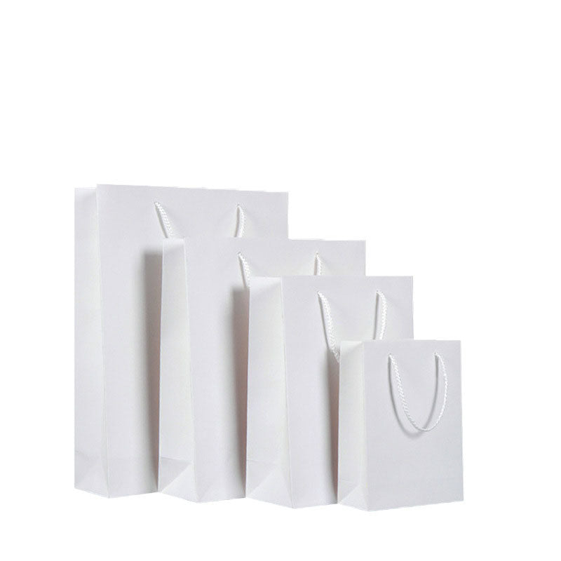 Pequeñas bolsas de papel blancas con asas 