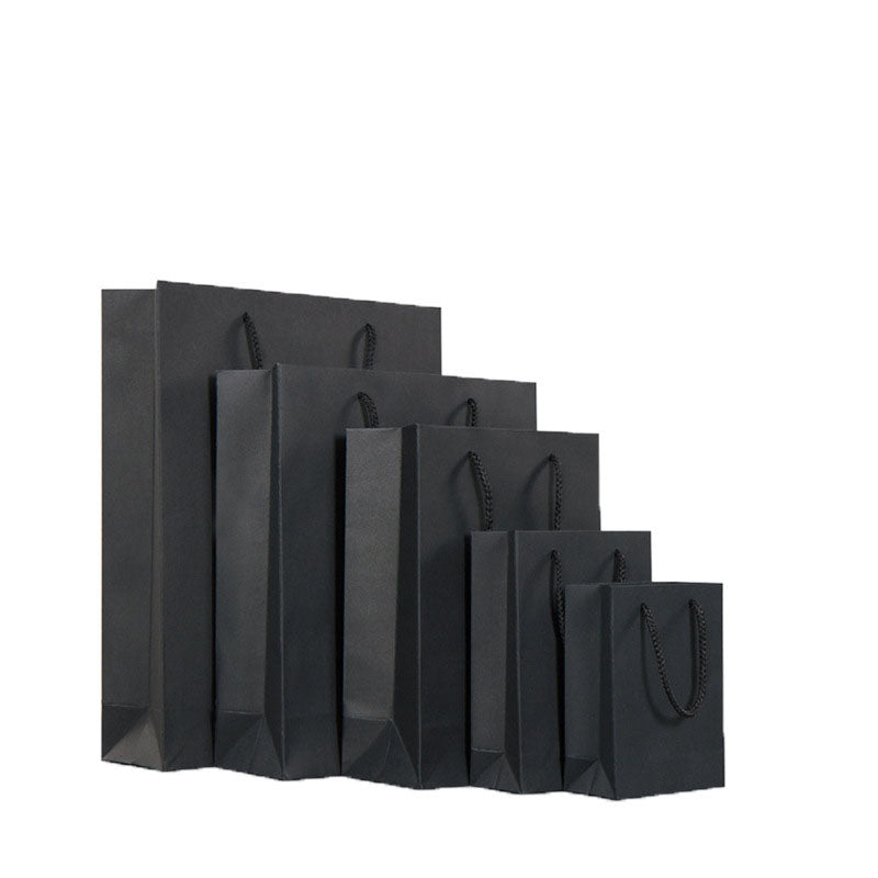 Pequeñas bolsas de papel negras con asas 