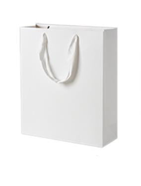 Sacs en papier blanc avec poignées 