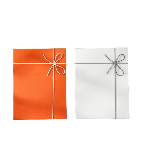 Caja de regalo con portada de Cielo y Tierra 