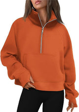 Sudadera corta con capucha extragrande y media cremallera 