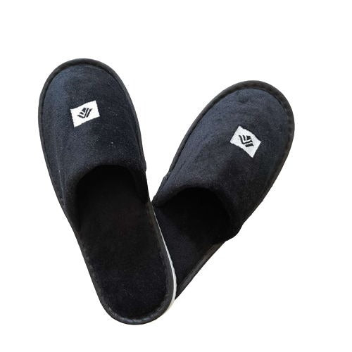 Zapatillas con logotipos bordados 