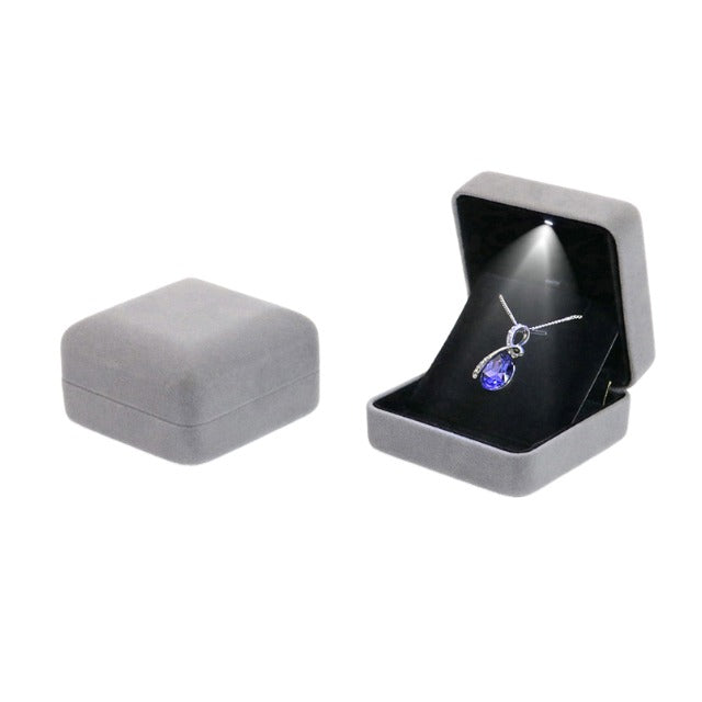 Caja de terciopelo con collar LED 