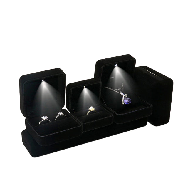 Caja de terciopelo con collar LED 
