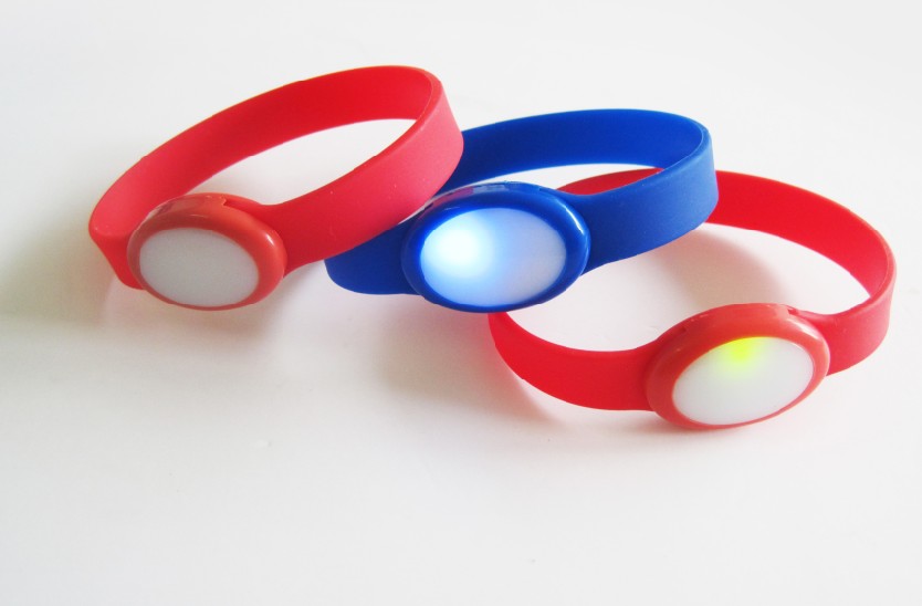 Pulsera de silicona brillante