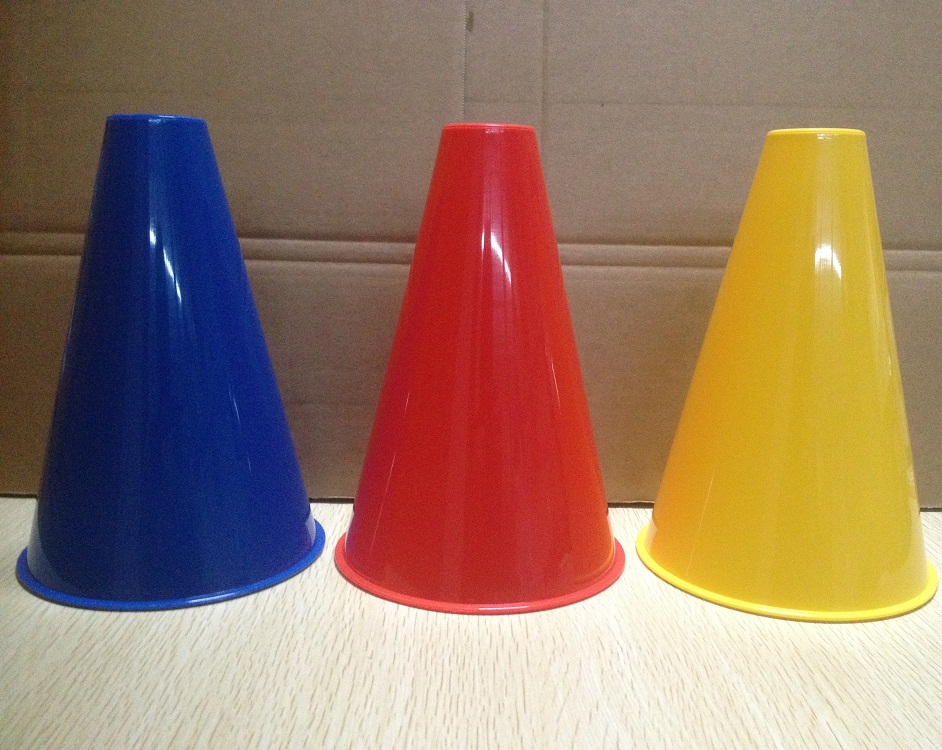 Mégacornes en plastique