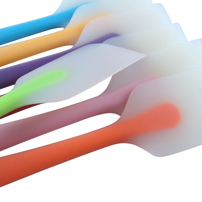 Spatule de silicone de grand gâteau