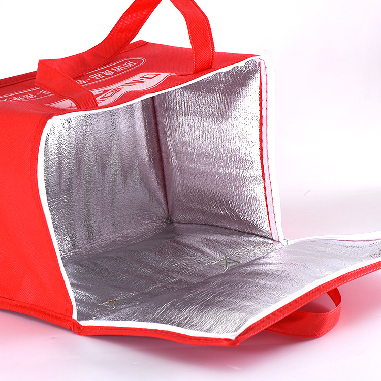 Sac d'épicerie isolé