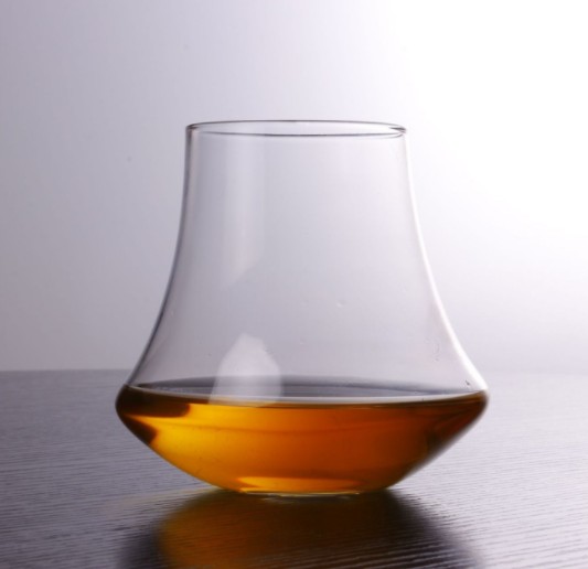 Tasse en verre de whisky