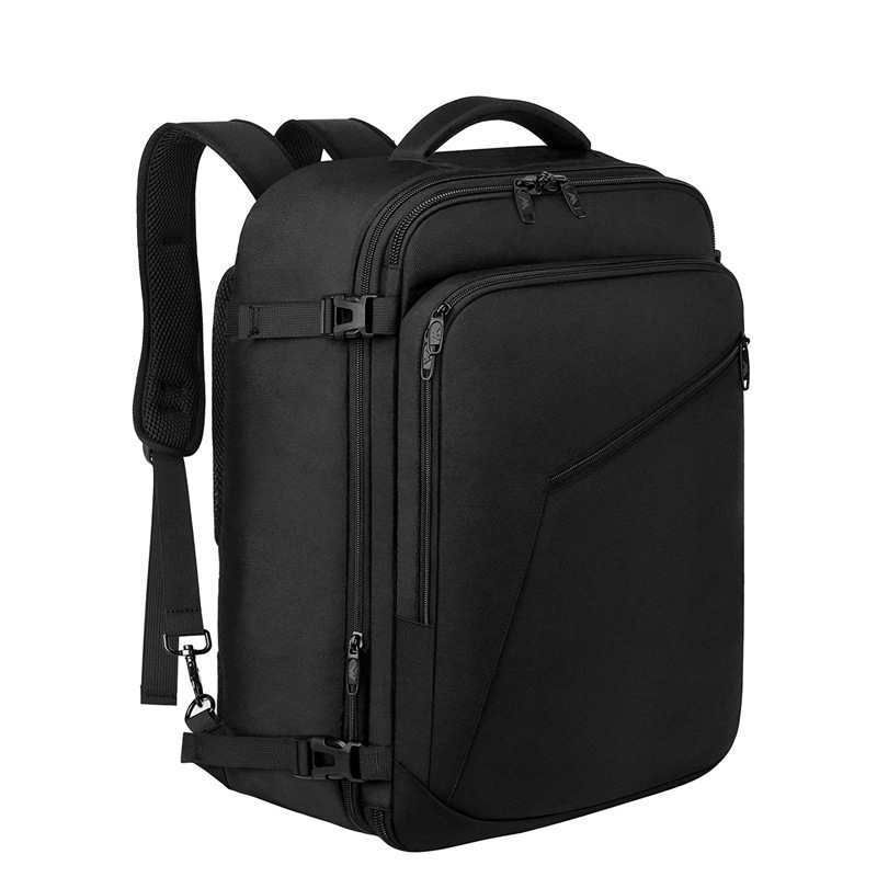 Transporter un grand sac à dos de voyage
