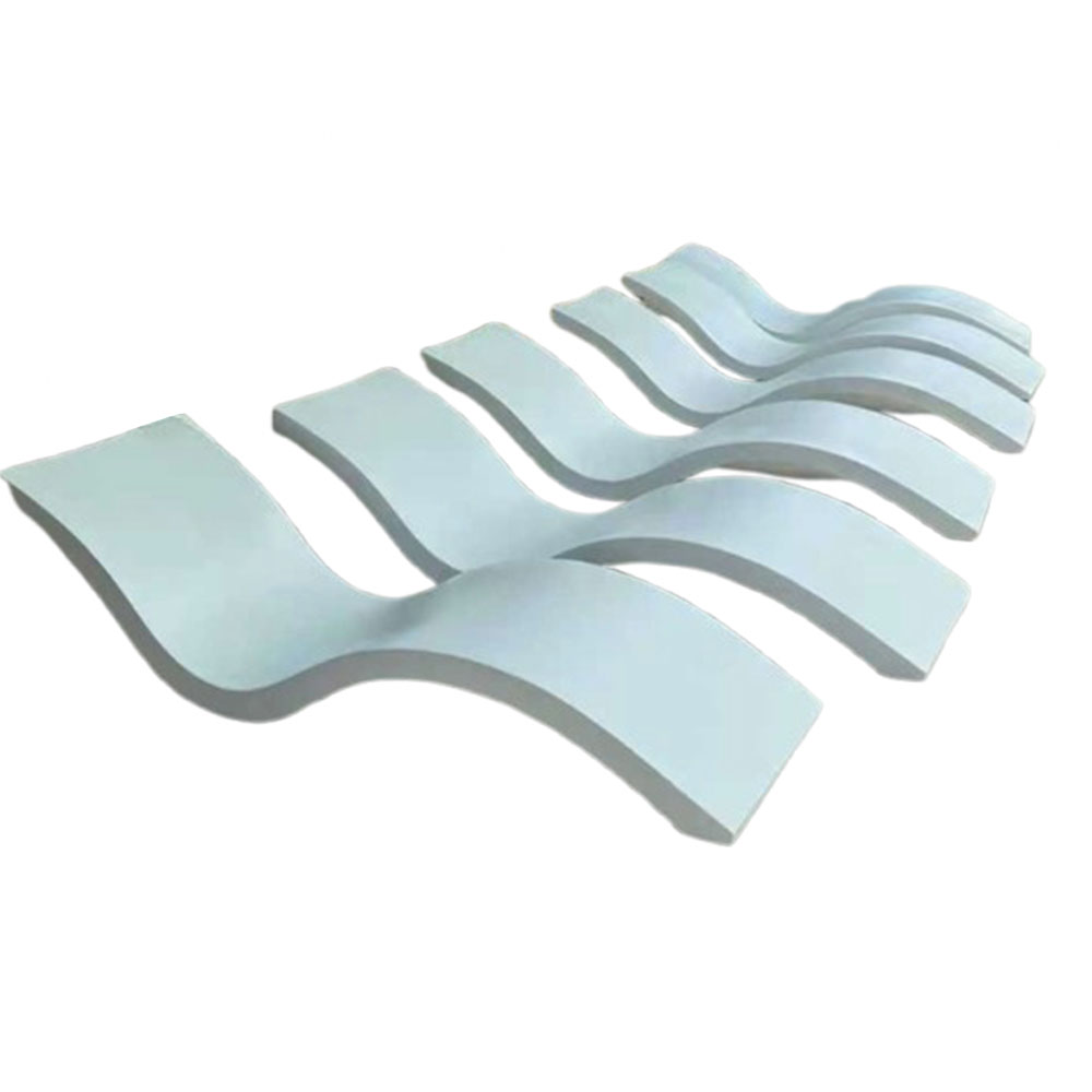 Chaise de piscine en forme d'onde
