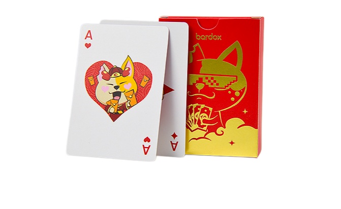 2-paquete jugando cartas