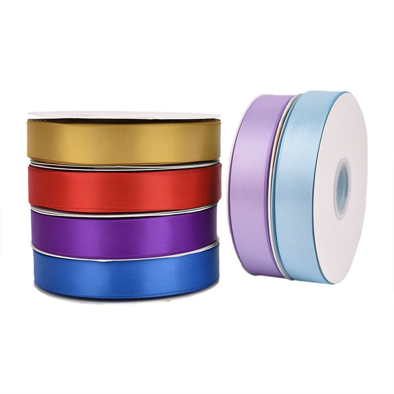 Ruban satiné polyester de 3/8 pouces