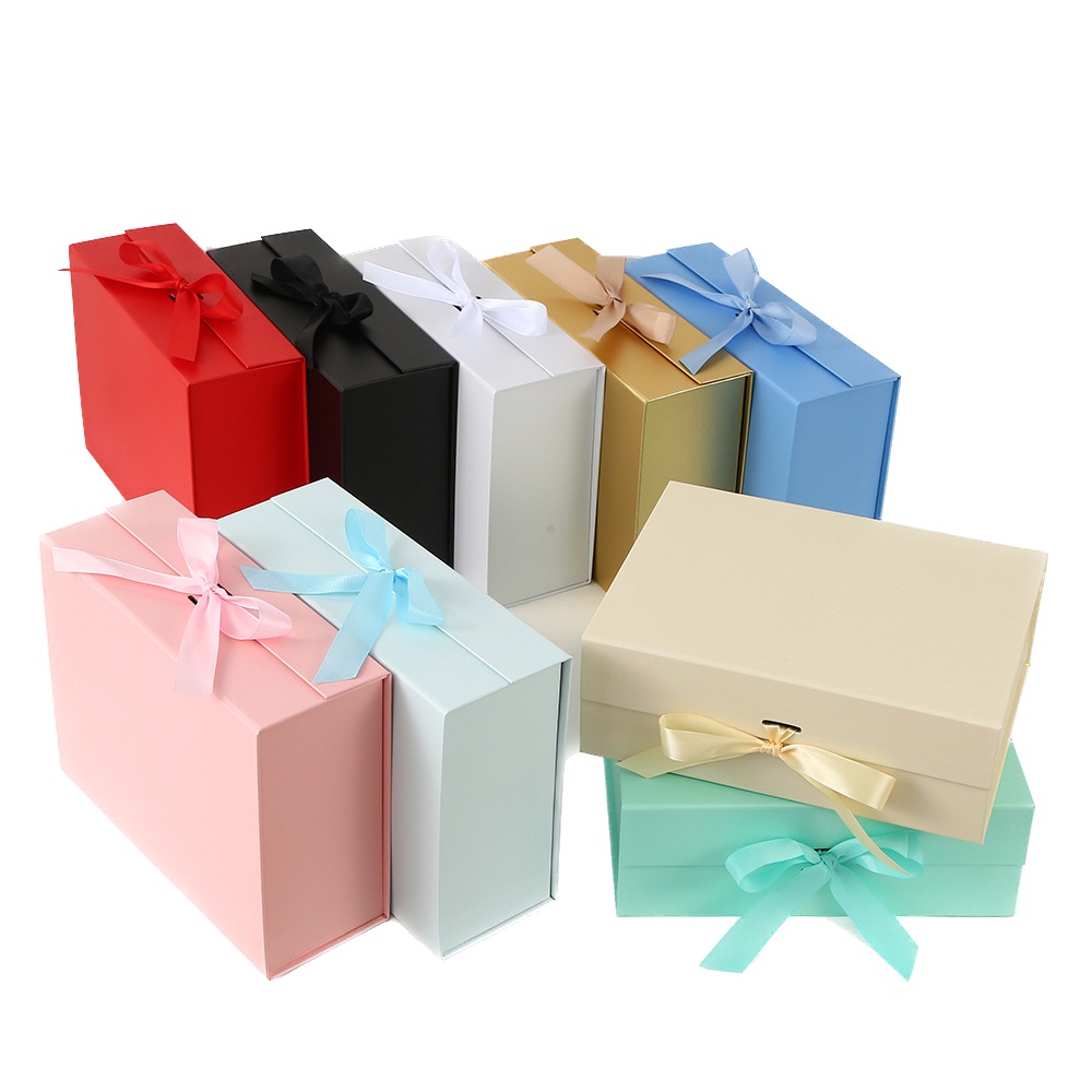 Small Magnetic Gift Box With Bow view 2