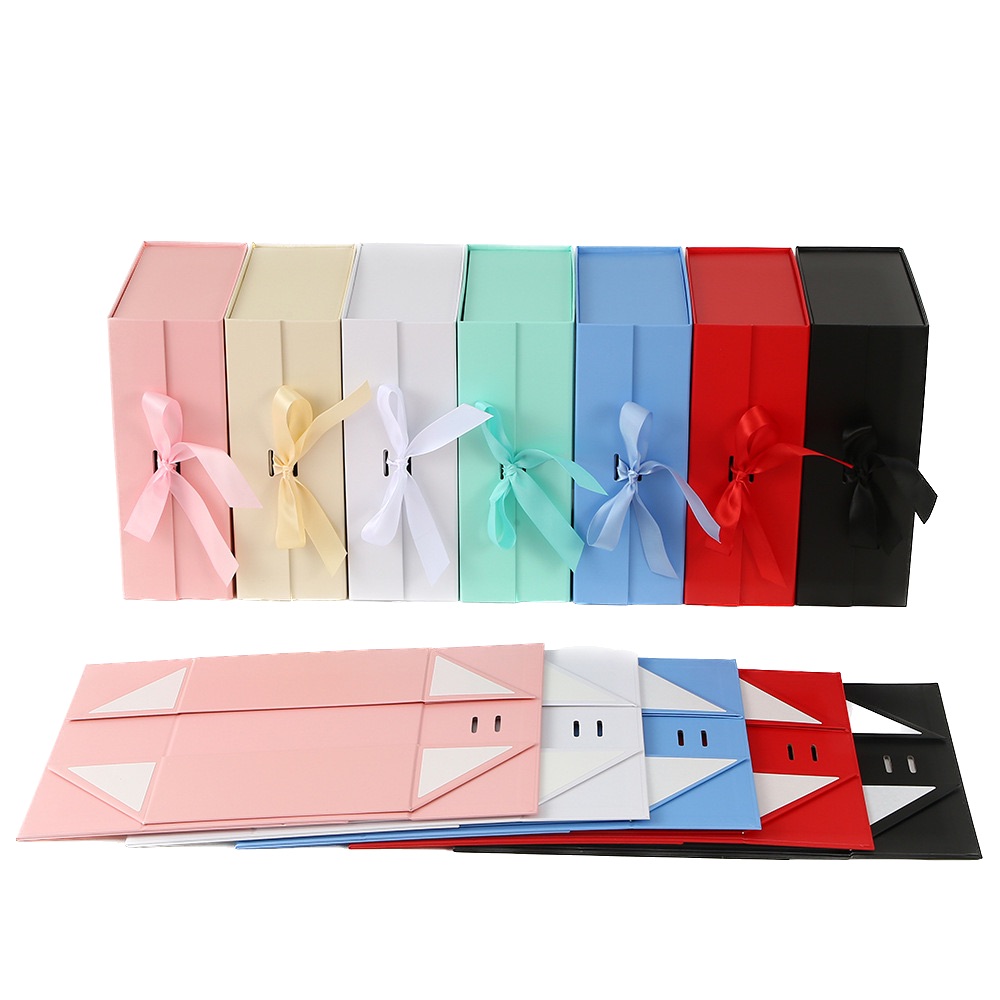 Small Magnetic Gift Box With Bow view 3