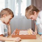 Jeu d'échecs de type draw-out view 4