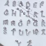 Pendentif lettre view 2