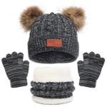 Bufanda, guantes, sombrero, vaso de agua view 1