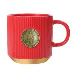 Taza con placa de metal view 5