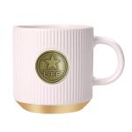Taza con placa de metal view 4