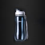 Bouteille d'eau de sport en plastique de 560ml view 2