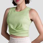 Las mujeres cultivan camisetas de yoga view 3