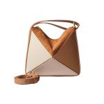 Sac triangle pliant en cuir pu main view 3