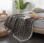 Couverture en fils de tricot view 1
