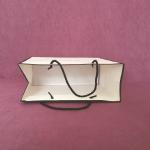 Sac cadeau en papier avec poignée view 3