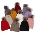 Pompons de fausse fourrure tricotés view 1