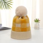 Bonnet plaid avec pompon view 5