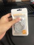 Bouton d'oreille avec microphone view 2