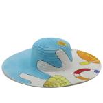 Femmes peignant des chapeaux de paille view 4