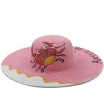 Femmes peignant des chapeaux de paille view 3